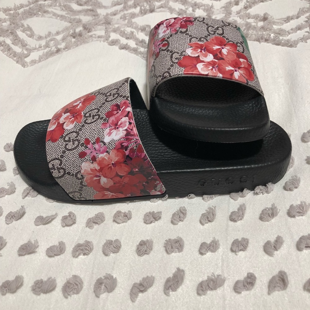 Flower Bloom GG logo slides